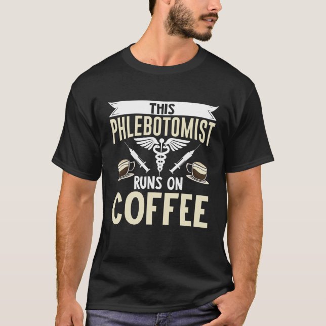 T-shirt This Phlebotomist Runs On Coffee Phlebotomy Tech T (Devant)