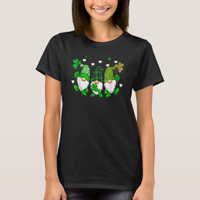 T-shirt Three Gnomes Holding Shamrock Leopard Plaid St Pat (Devant)
