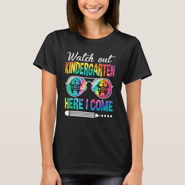 T-shirt Tie Dye Surveillez La Maternelle Ici Je Reviens À (Devant)