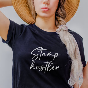 T-shirt Timbre Hustler blanc Script Noir Marine publique B