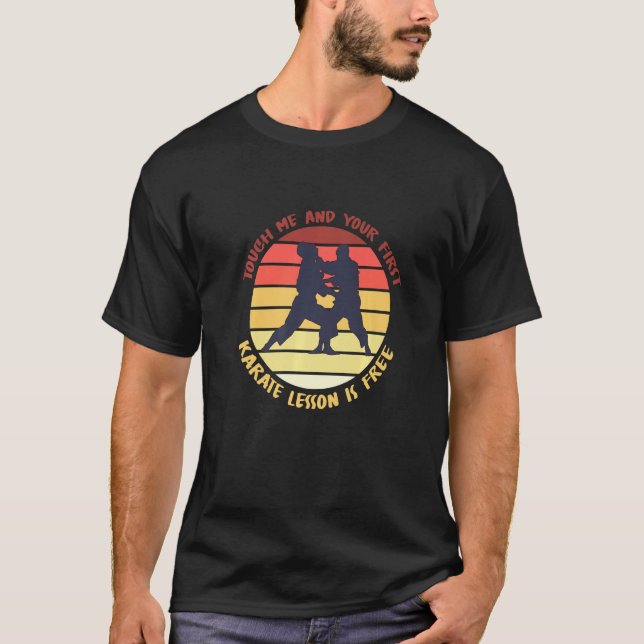 T-shirt Touchez-Moi Et Votre Première Leçon De Karaté Est  (Devant)