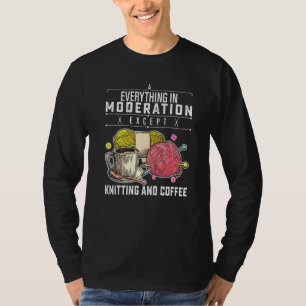 T-shirt Tout En Modération Sauf Tricot Et Café