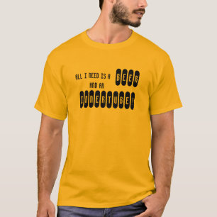T-SHIRT TOUT QUE J'AI BESOIN EST UNE BIÈRE ET UNE CHAMBRE