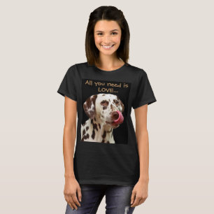 T-shirt Tout que vous avez besoin est amour… et un Dalmate