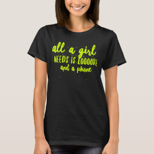 T-shirt Tout une fille a besoin est amour et un téléphon
