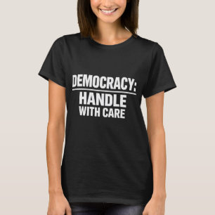 T-shirt Traitez la démocratie avec soin