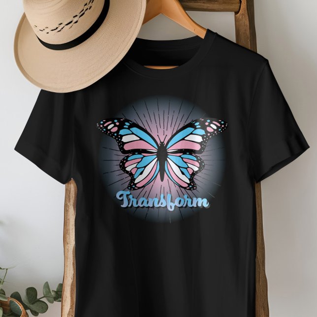 T-shirt Transformer la fierté transgenre (This Tee puts a T in LGBT!)