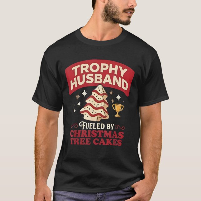 T-shirt Trophy Husband Fueled by Christmas Tree Cakes Funn (Devant)