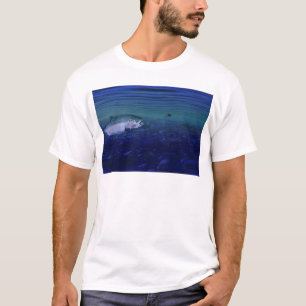 T-shirt Truite à tête d'acier prenant une mouche