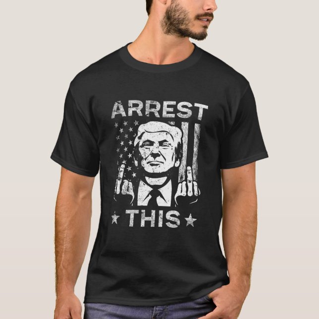 T-shirt Trump Arrestation Cette Doigt En Chemise (Devant)