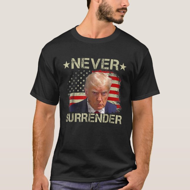 T-shirt Trump Mug Shot Ne jamais abandonner Pro Trump Amer (Devant)