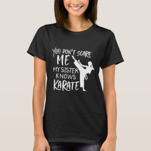 T-shirt Tu ne me fais pas peur ma sœur connaît le karaté 