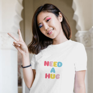 T-shirt typographie de lettres d'amour simple minimaliste 