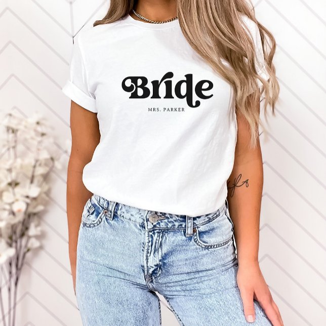T-shirt Typographie simple de Boho Retro | Mariée (A boho, retro shirt for the bride)