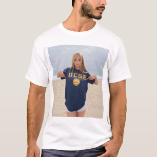 T-shirt UCSB Surfer Girl. UC Père Noël Barbara