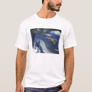 T-shirt Un aigle F-15C de l'armée de l'air américaine se p