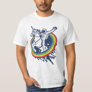 T-shirt Un astronaute montant un uncorn par un arc-en-ciel