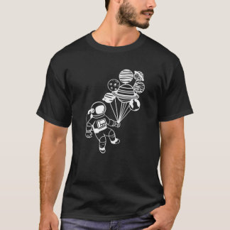 T-shirt Un Astronaute tenant Des Planètes Solaires