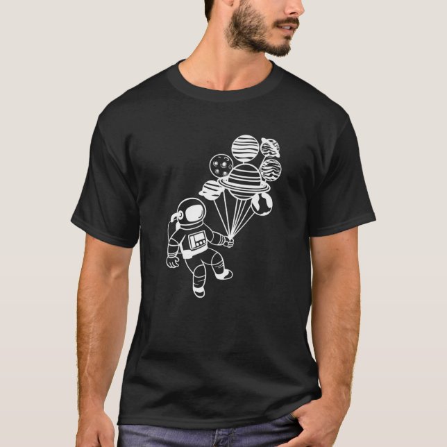 T-shirt Un Astronaute tenant Des Planètes Solaires (Devant)