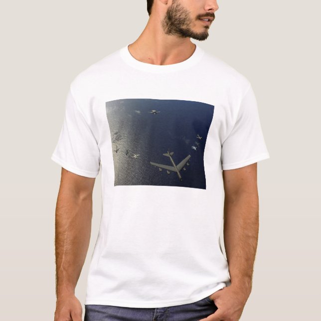 T-shirt Un avion Stratofortress B-52 de l'US Air Force 2 (Devant)