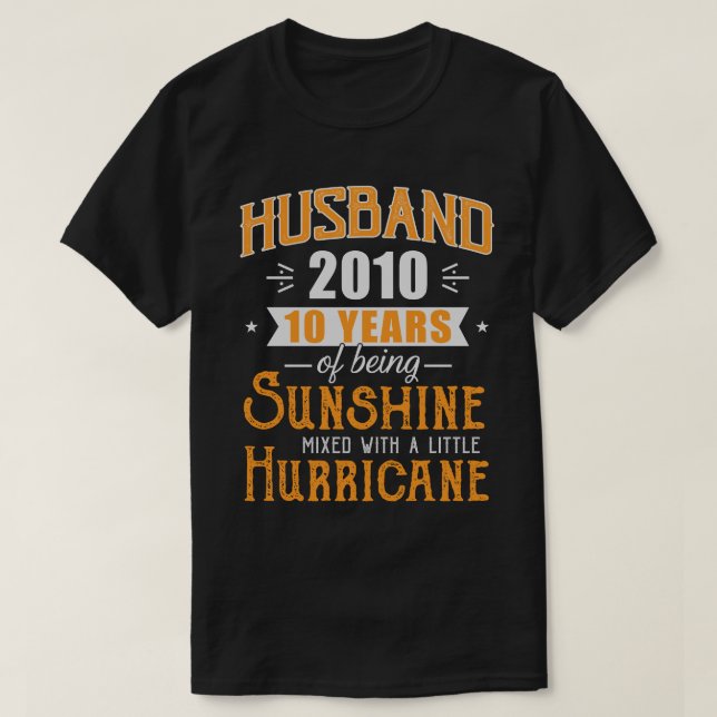 T-shirt Un cadeau de mari pour 2010, 10 ans d'Mariage (Design devant)
