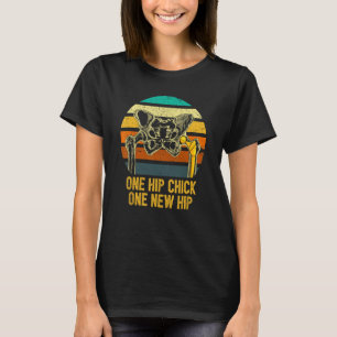 T-shirt Un Chick À Hip Avec Une Nouvelle Chirurgie De Remp