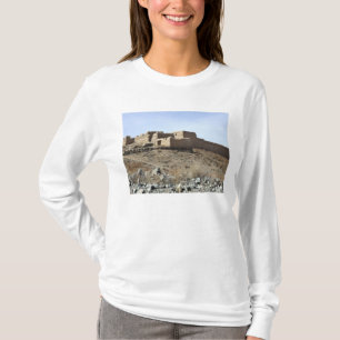 T-shirt Un composé enrichi dans le village d'Akbar KH