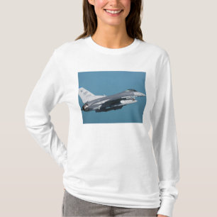 T-shirt Un faucon F-16 de combat en vol