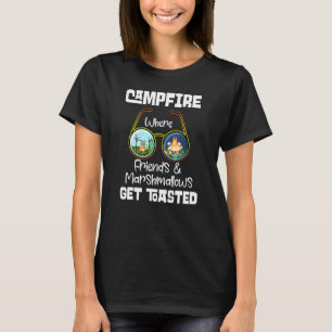 T-shirt Un Feu De Campagne Où Les Amis Marshmallow Se Fair