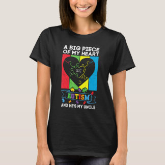 T-shirt Un Gros Morceau De Mon Cœur Est Autiste Et C'est M
