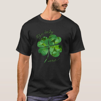 T-shirt Un homme chanceux - 4 Clover à feuilles - Saint Pa