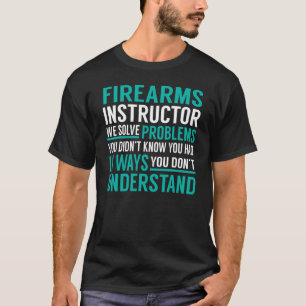 T-shirt Un instructeur d'armes à feu résout des problèmes