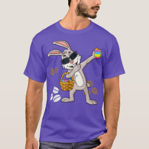 T-shirt Un Lapin A Besoin De Café Drôle Lapin De Pâques La