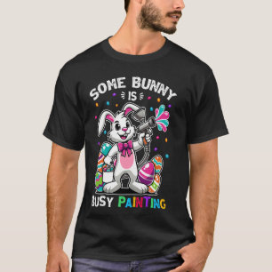 T-shirt Un Lapin est Occupé à Peindre la Teinture d'Oeufs