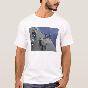 T-shirt Un marin américain tire un M2HB de calibre 50