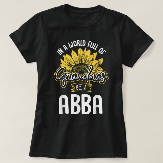 T-shirt Un monde amusant plein de grand-mères être une Che (Design devant)