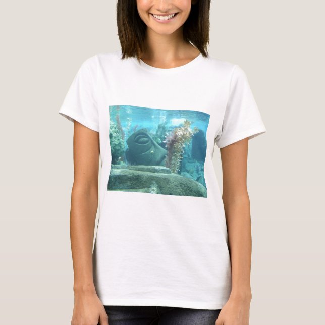 T-shirt Un monde sous-marin - Statue de pierre image (Devant)