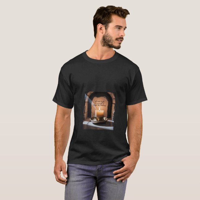 T-shirt Un peu de lumière dans le noir (Devant entier)