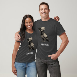 T-shirt Un pigeon de surveillance surréaliste rédige une v