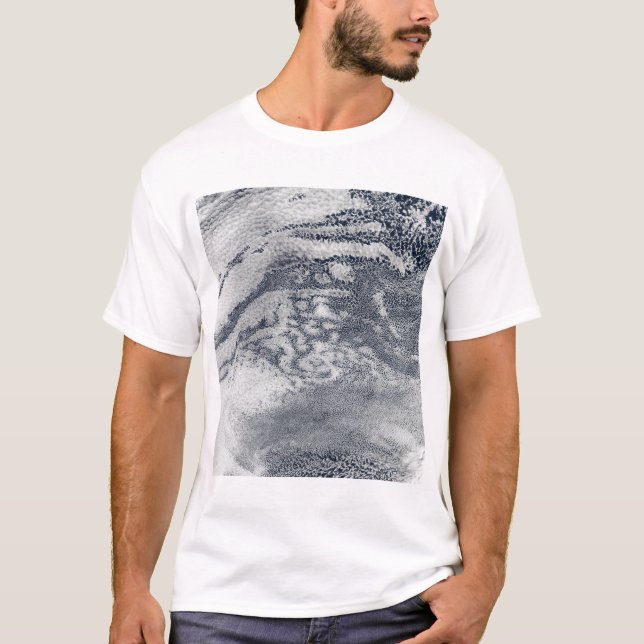 T-shirt Un réseau de nuages sur l'océan Pacifique (Devant)