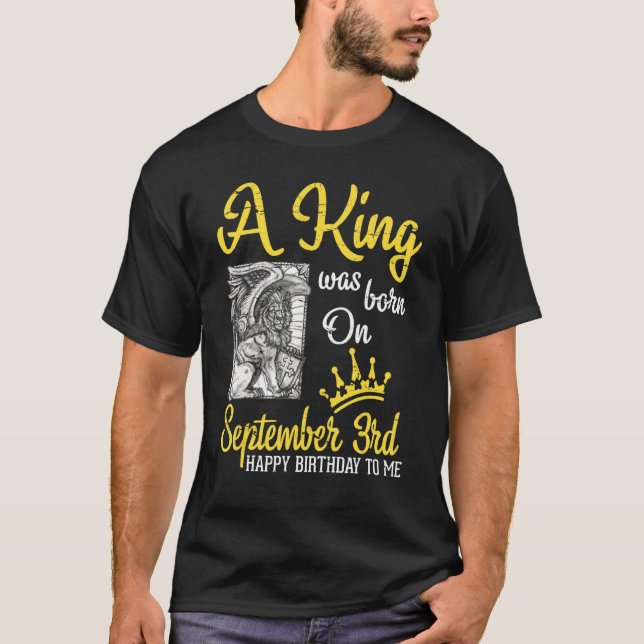 T-shirt Un Roi Est Né Le 3 Septembre Joyeux Anniversaire À (Devant)