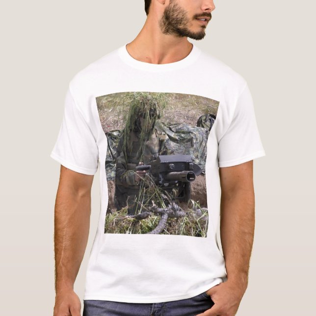 T-shirt Un soldat avec lance-grenades MK-19 (Devant)