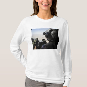 T-shirt Un soldat fournit la sécurité
