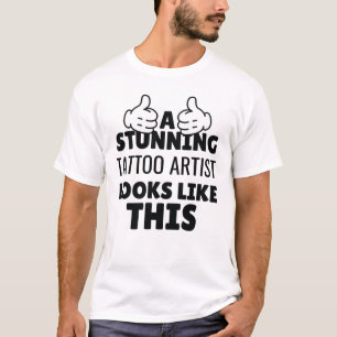 T-shirt Un superbe artiste de tatouage ressemble à ce dr