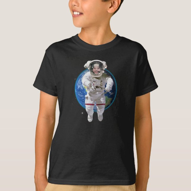 T-shirt Un T-Shirt, astronaute photo pour enfants personna (Devant)