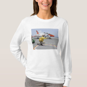 T-shirt Un tireur à bord du porte-avions