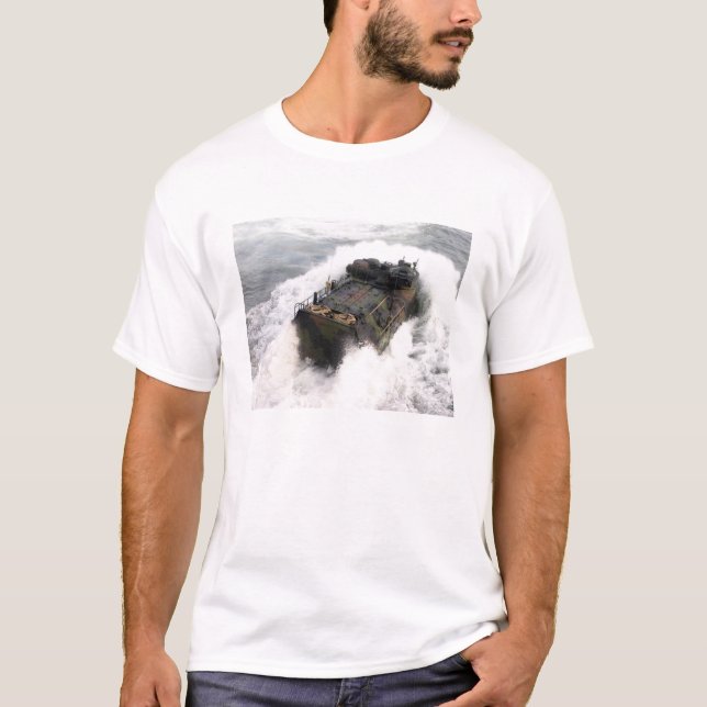 T-shirt Un véhicule d'assaut amphibie 2 (Devant)