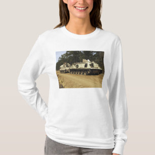 T-shirt Un véhicule de récupération M-88 commence à