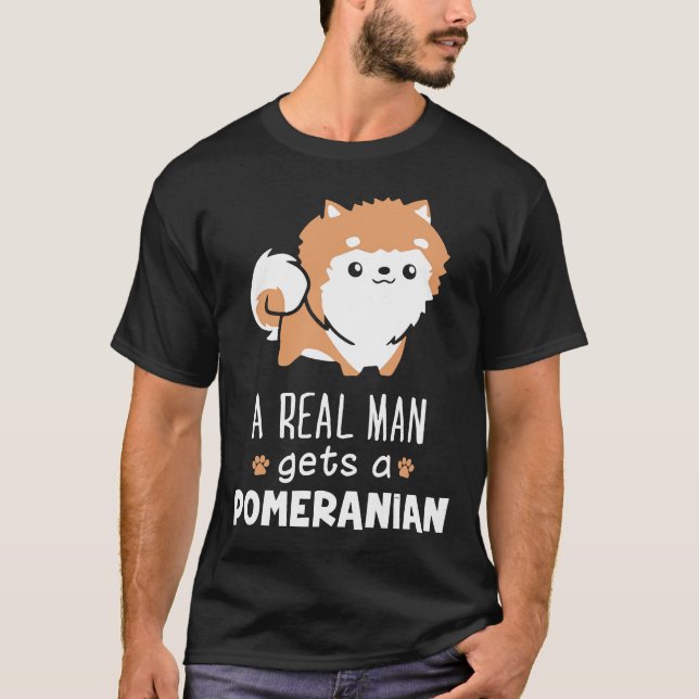 T-shirt Un Véritable Homme Obtient Un Poméranien (Devant)