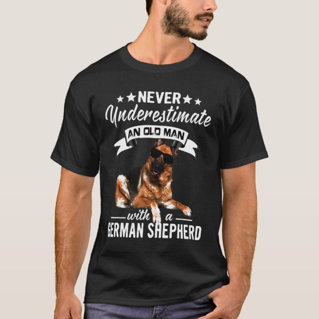 T-shirt Un vieil homme avec berger allemand (Devant)